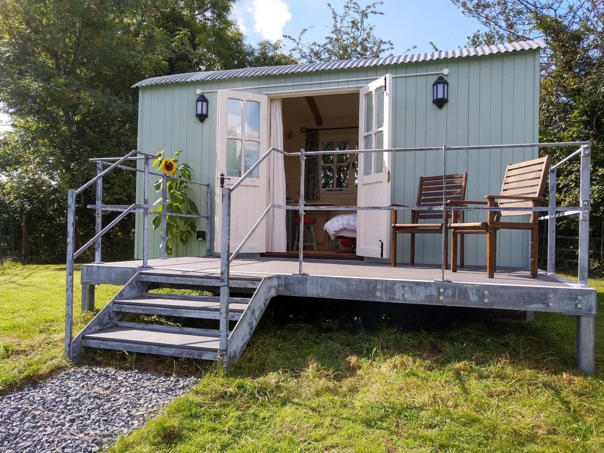 The Shepherd's Hut At Beechcroft Campsite Worcester